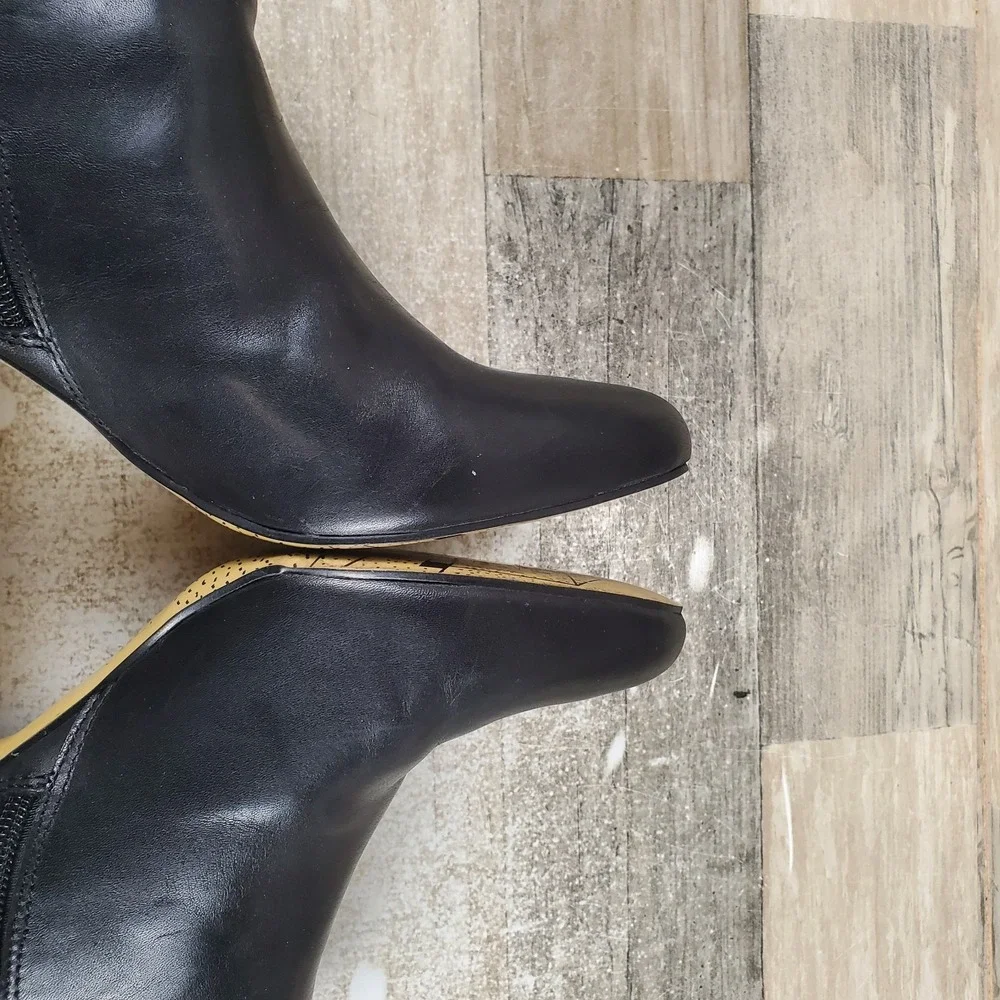 Bella Vita Diaz Womens Booties Sz 8 M Black‎ Leather Upper Block Heel Side Zip